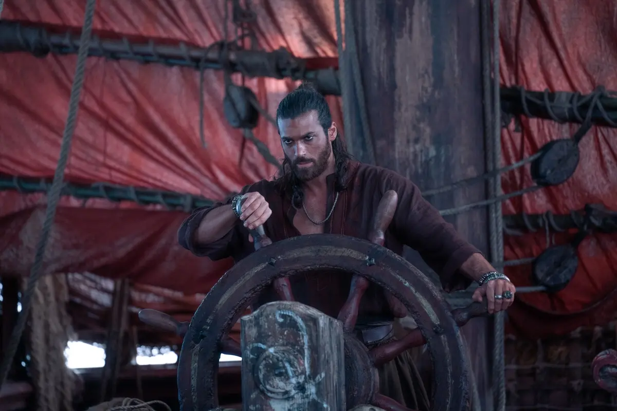 Can Yaman in Sandokan , Erika Kuenka