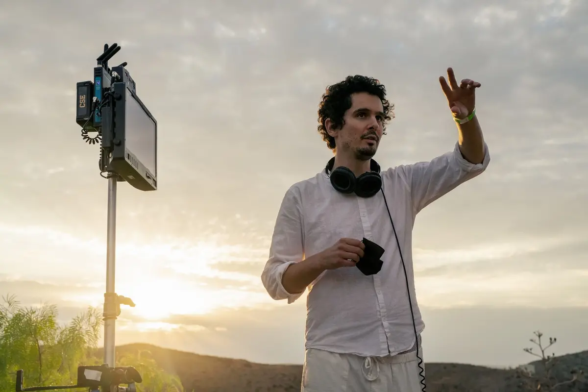 Damien Chazelle sul set di Babylon