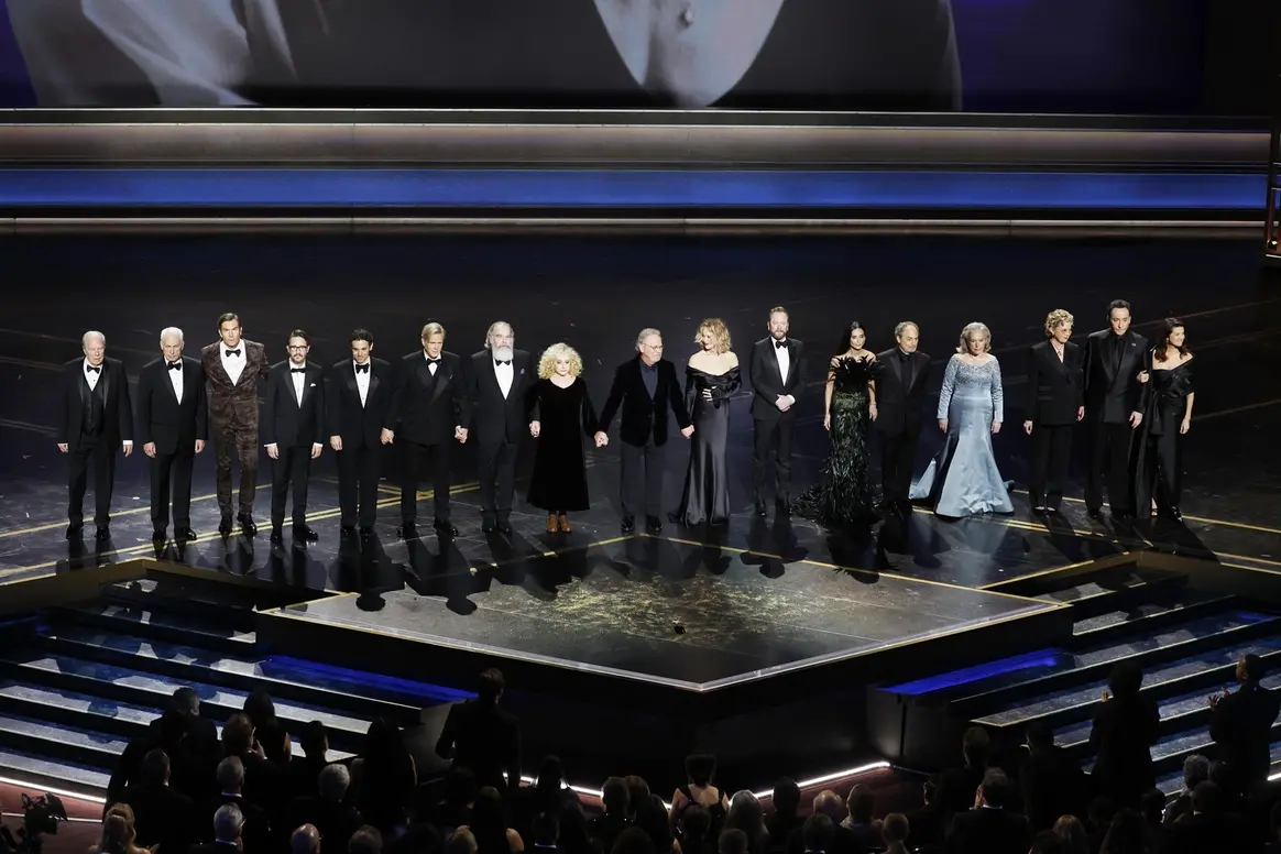 (L-R) Michael McKean, Christopher Guest, Jerry O\\'Connell, Wil Wheaton, Fred Savage, Cary Elwes, Mandy Patinkin, Carol Kane, Billy Crystal, Meg Ryan, Kiefer Sutherland, Demi Moore, Kevin Pollak, Kathy Bates, Annette Bening, John Cusack and Daphne Zuniga pay tribute to Rob Reiner and his wife Michele on stage during the the 98th annual Academy Awards ceremony at the Dolby Theatre in Los Angeles, California, USA, 15 March 2026. during the 98th annual Academy Awards ceremony at the Dolby Theatre in Los Angeles, California, USA, 15 March 2026. EPA/CHRIS TORRES , EPA