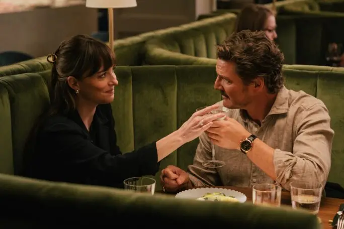 Per conoscere Material Love con Dakota Johnson, Chris Evans e Pedro Pascal