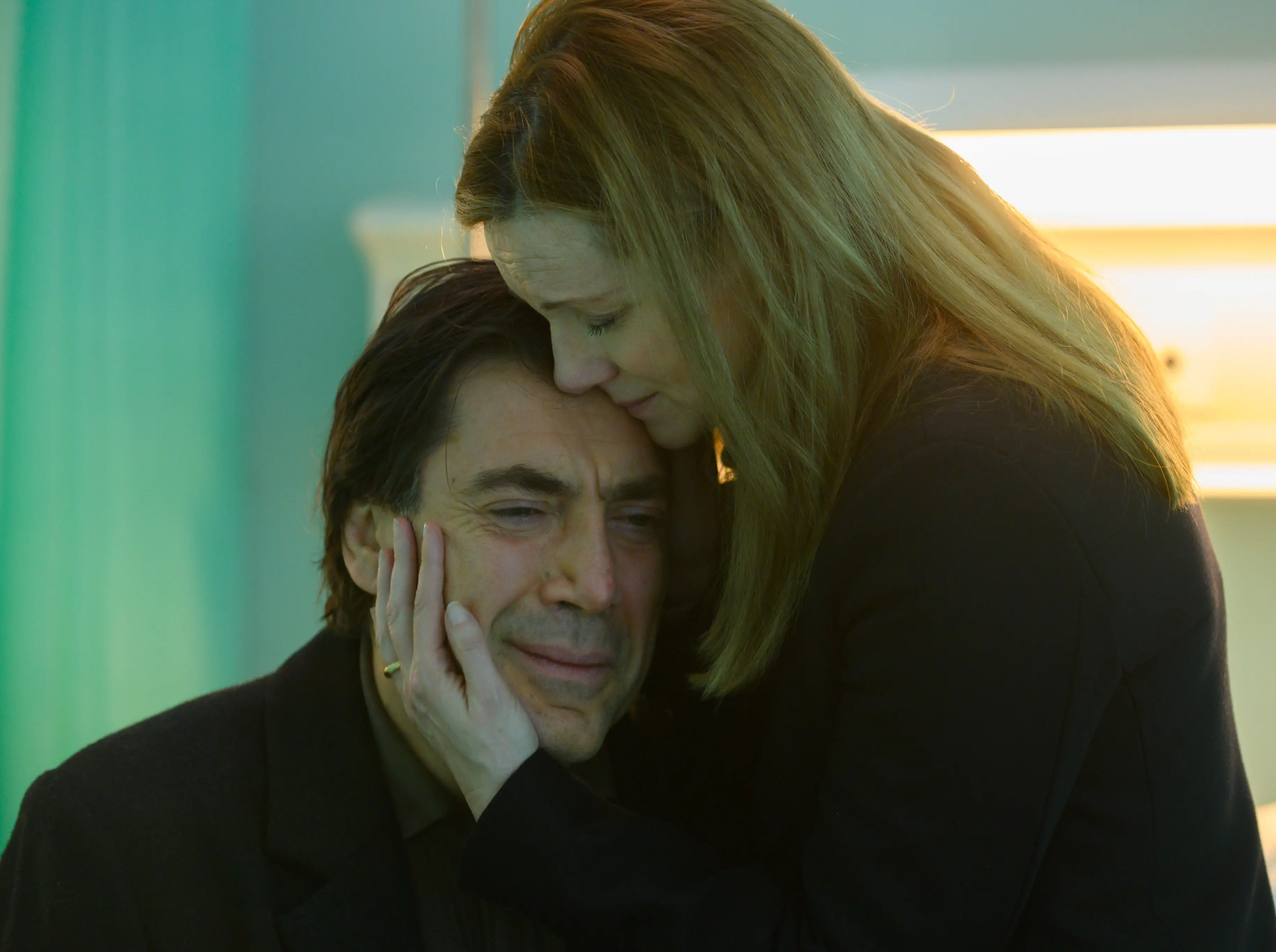 Javier Bardem (left) as \\\"Leo\\\" and Laura Linney (right) as \\\"Rita\\\" in director Sally Potter's THE ROADS NOT TAKEN, a Bleecker Street release. Credit : Jeong Park / Bleecker Street