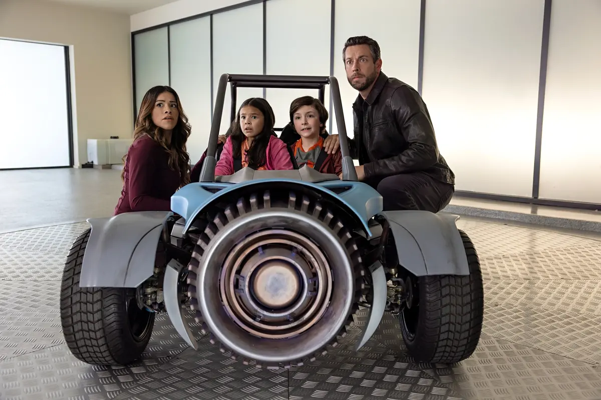 Gina Rodriguez, Everly Carganilla, Connor Esterson, Zachary Levi in Spy Kids: Armageddon. Cr. Robert Rodriguez/Netflix © 2023