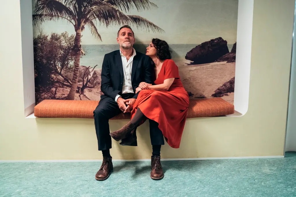 Valerio Mastandrea e Dolores Fonzi in Nonostante