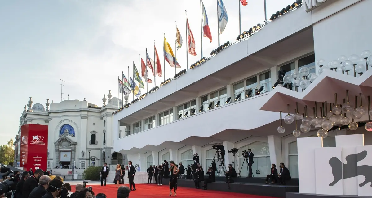 “Che Spettacolo!”: un nuovo modo di vedere e di vivere tutto ciò che ruota intorno a Venezia 82