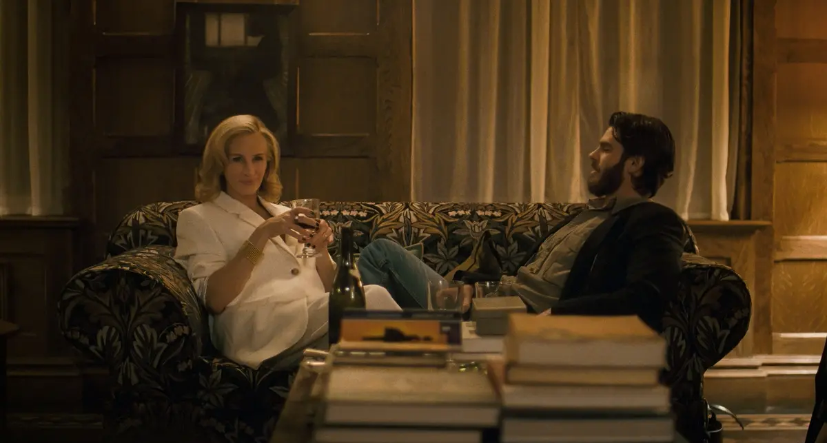 Julia Roberts e Andrew Garfield in After the Hunt