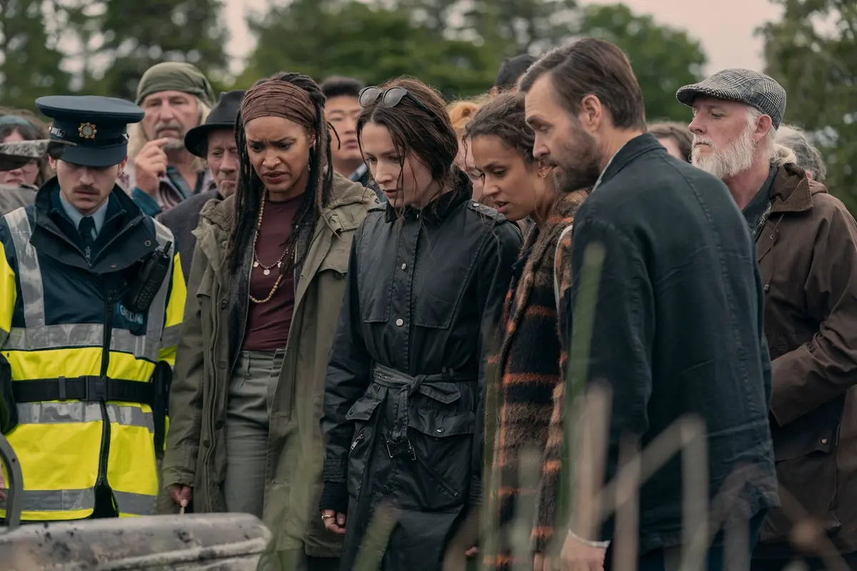 Bodkin. (L to R) Se\\u00E1n \\u00D3g Cairns as Garda Eoin, Kerri McLean as Maeve, Siobha\\u0301n Cullen as Dove, Robyn Cara as Emmy Sizergh, Will Forte as Gilbert Power in episode 103 of Bodkin. Cr. Enda Bowe/Netflix \\u00A9 2024 , ENDA BOWE/NETFLIX
