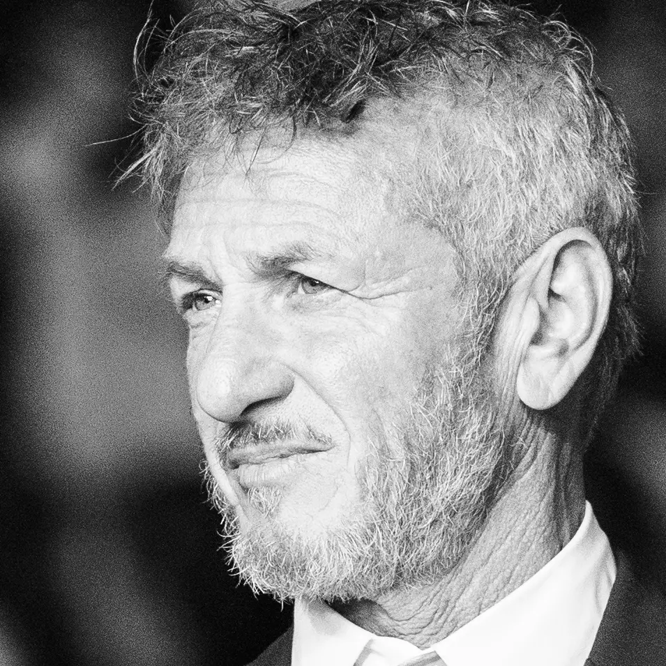 Cannes 76, il red carpet con Sean Penn e il cast di Black Flies