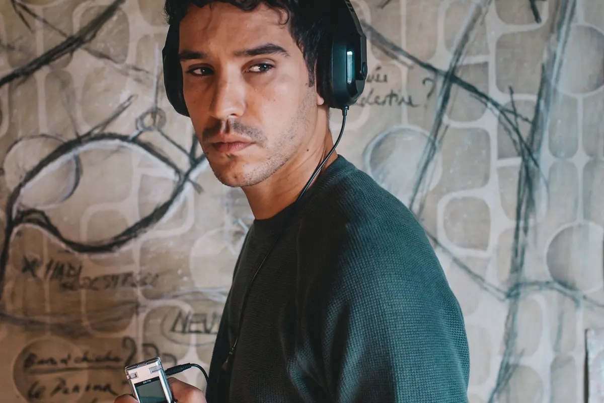 Adam Bessa in Il sentiero dei fantasmi \\u2013 Ghost Trail