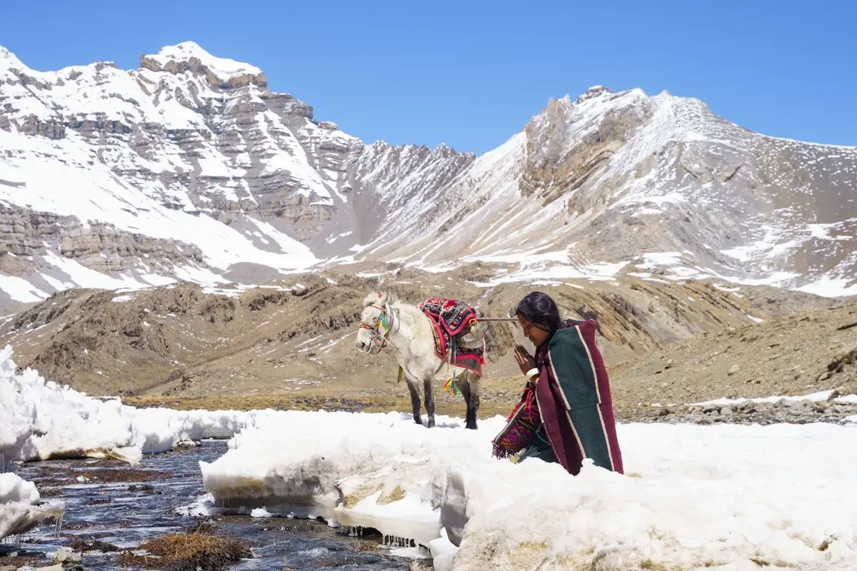 Thinley Lhamo in Shambhala di Min Bahadur Bham , Aditya Basnet / Shooney Films