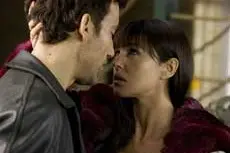 Clive Owen e Monica Bellucci<br>in una scena del film