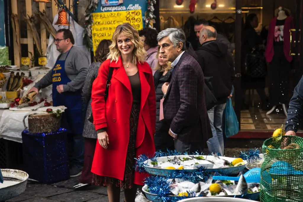 Serena Autieri e Salemme in una scena del film