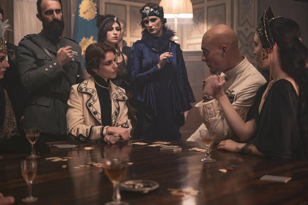 Valentina Romani e Maurizio Lombardi in Alla Festa della Rivoluzione