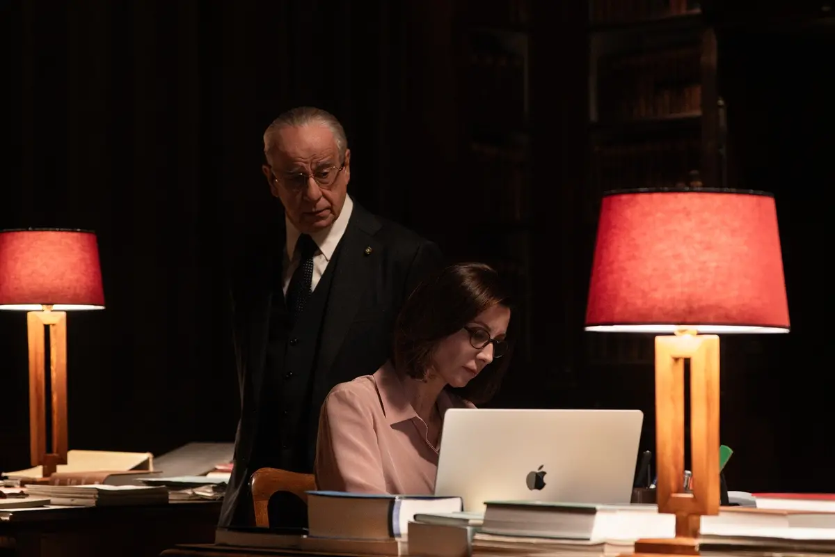 Toni Servillo e Anna Ferzetti in La Grazia , Andrea Pirrello