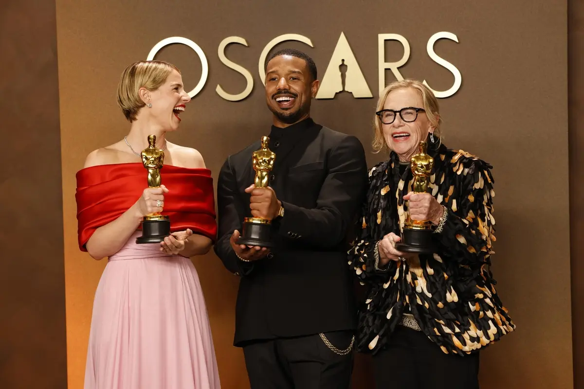 epa12824374 Best actress, Jessie Buckley, Best actor. Michael B. Jordan and Best supporting actress, Amy Madigan pose with their awards during the the 98th annual Academy Awards ceremony at the Dolby Theatre in Los Angeles, California, USA, 15 March 2026. EPA/JILL CONNELLY