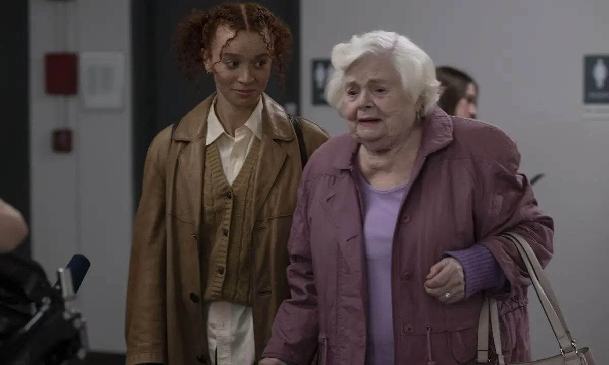 Erin Kellyman e June Squibb in Eleanor the Great
