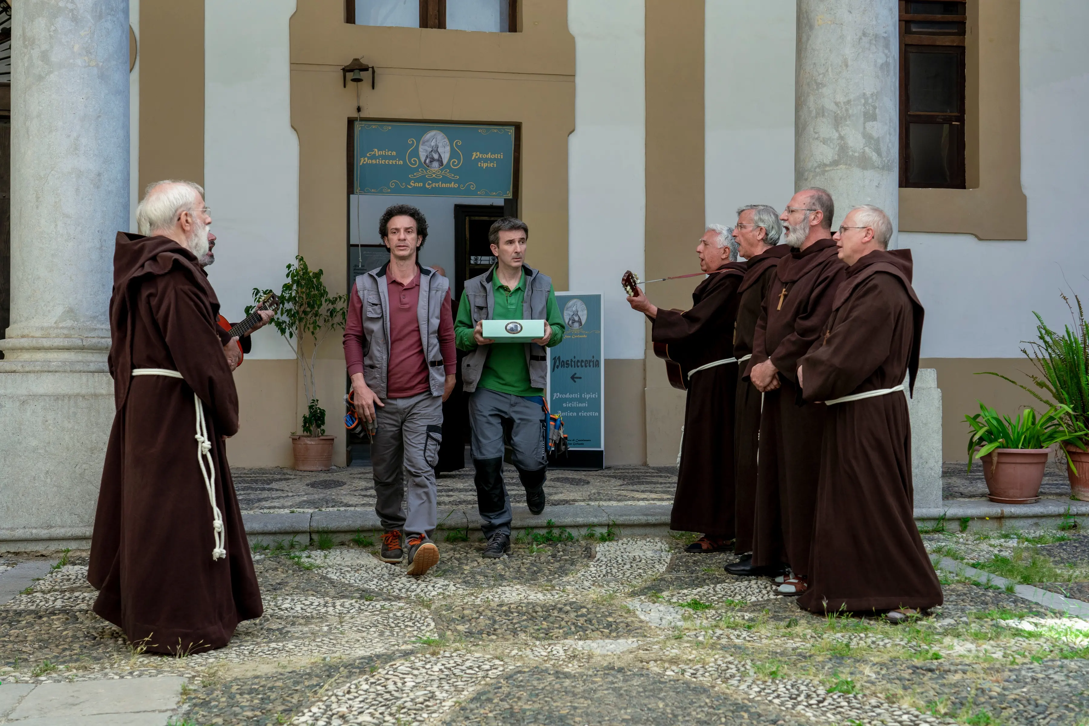 Incastrati. (L to R) Salvatore Ficarra as Salvo, Valentino Picone as Valentino in episode 102 of Incastrati. Cr. Dario Palermo/Netflix © 2021