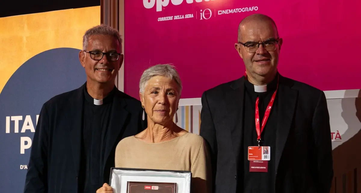 Ottavia Piccolo riceve il Premio Famiglia Cristiana