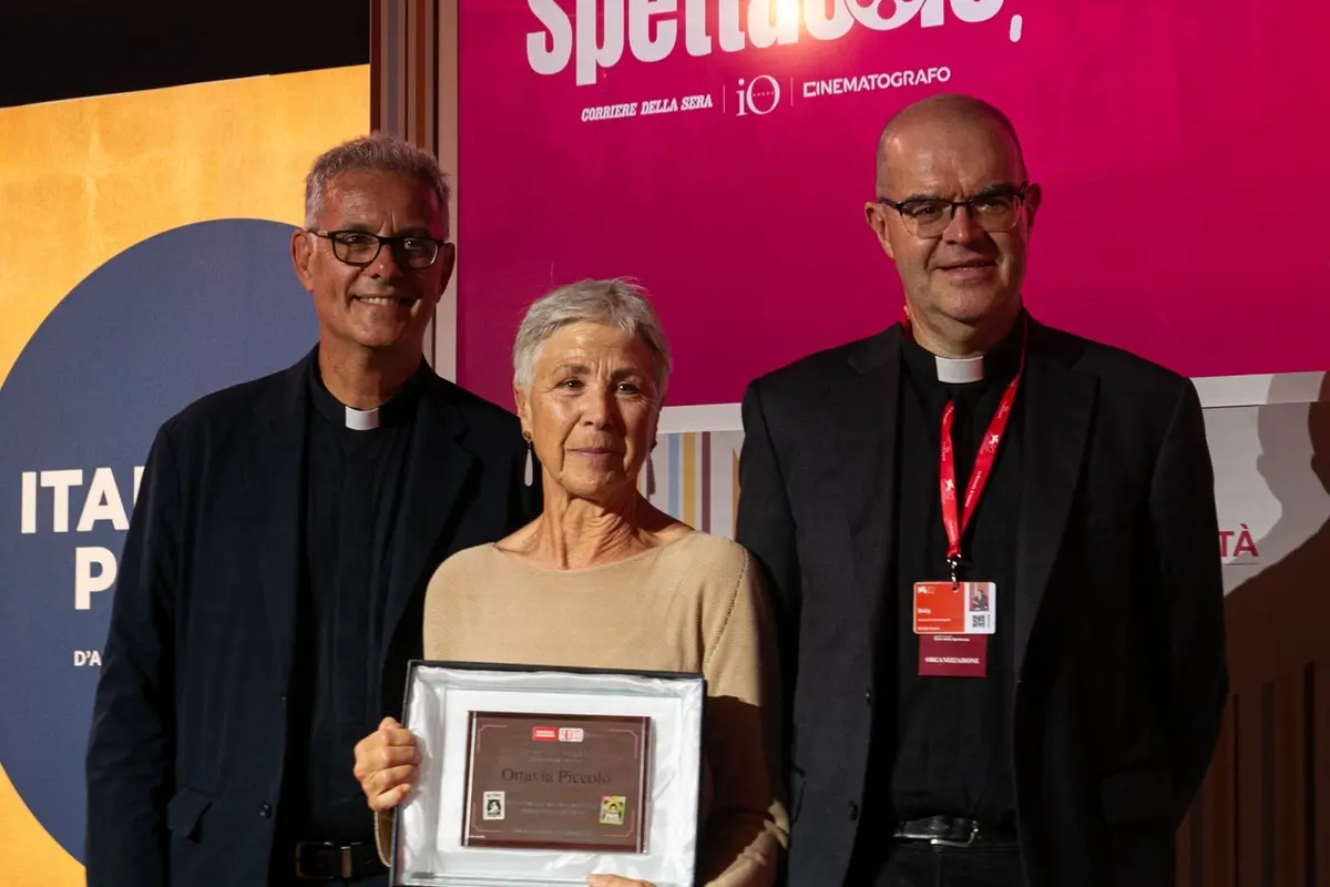 Don Stefano Stimamiglio, Ottavia Piccolo e Don Davide Milani - Foto Gaia Callegaro