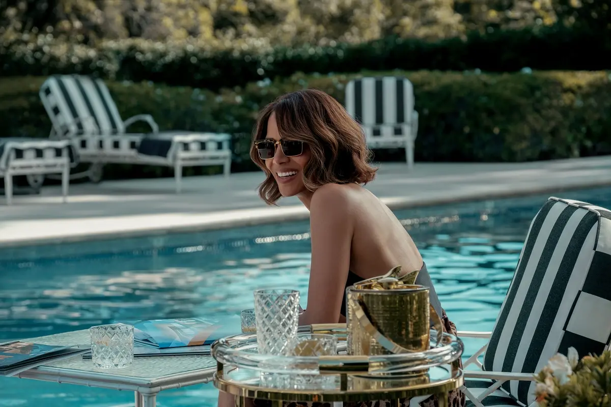 Halle Berry stars as ‘Sharon’ in CRIME 101. Photo Credit_ Merrick Morton