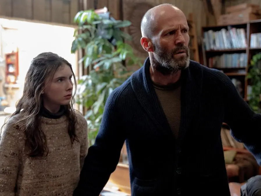 Missione Shelter: Jason Statham ai pugni abbina il cuore, in un action derivativo ma girato con mestiere 