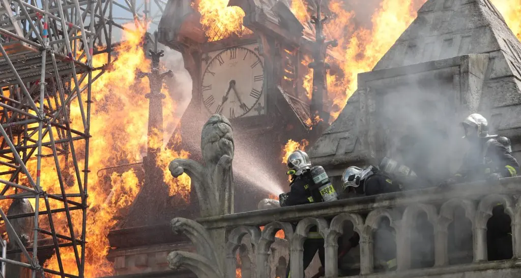 Notre Dame in fiamme