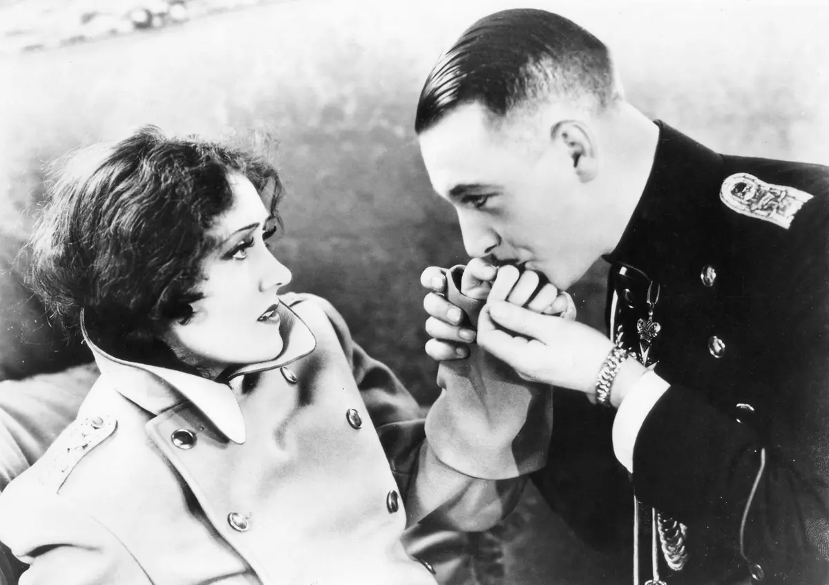 Gloria Swanson, Walter Byron in Queen Kelly (1928) - @Webphoto