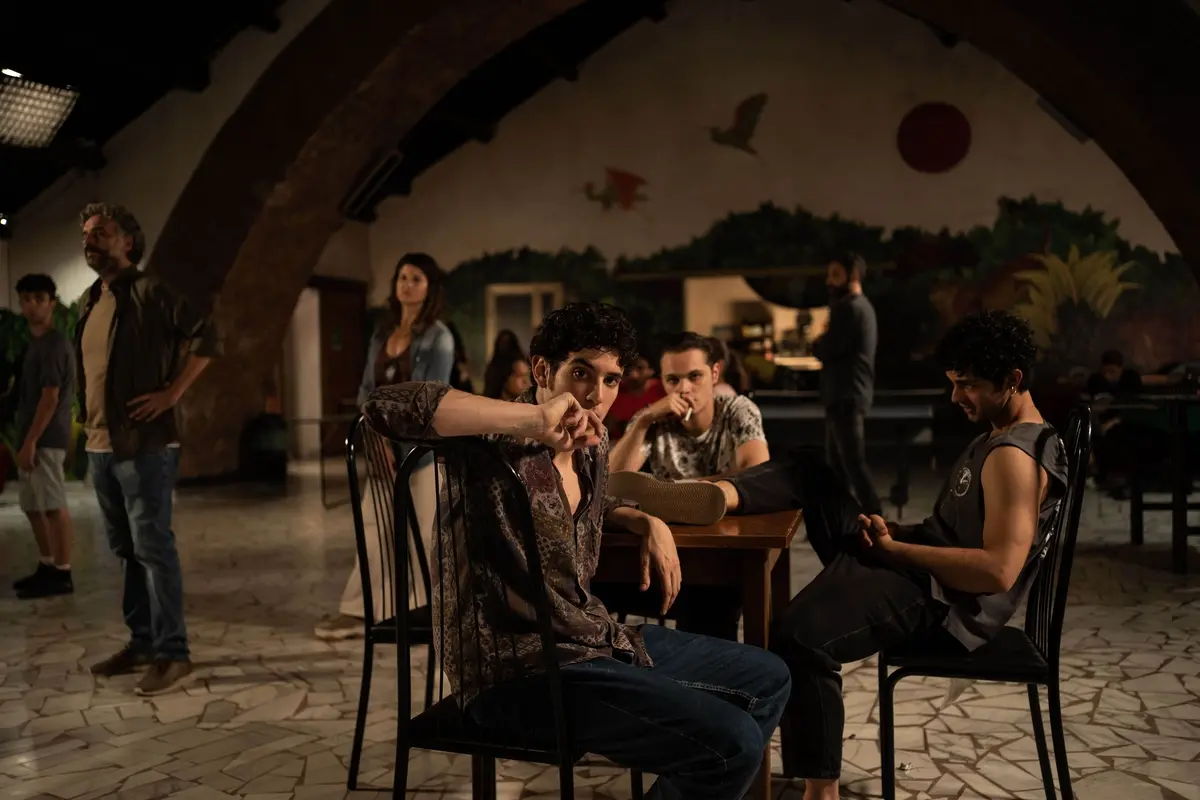 Nicolas Maupas, Alessandro Orrei e Massimiliano Caiazzo in Mare fuori (@RAI, foto Sabrina Cirillo)