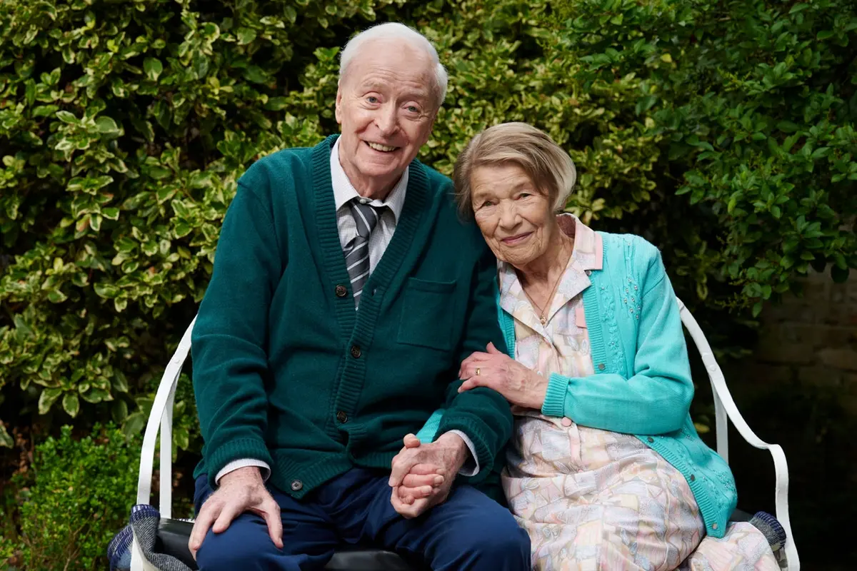 Michael Caine e Glenda Jackson in Fuga in Normandia