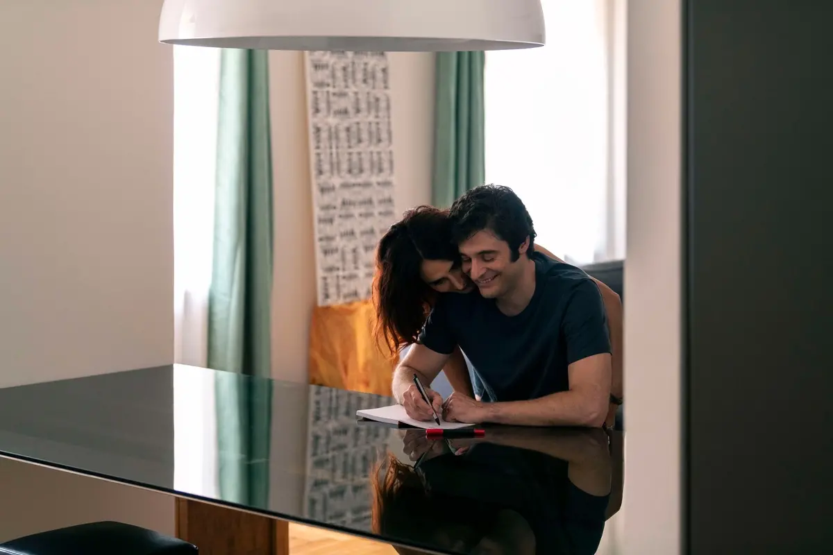 Silvia D'Amico e Lino Guanciale in L'invenzione di noi due