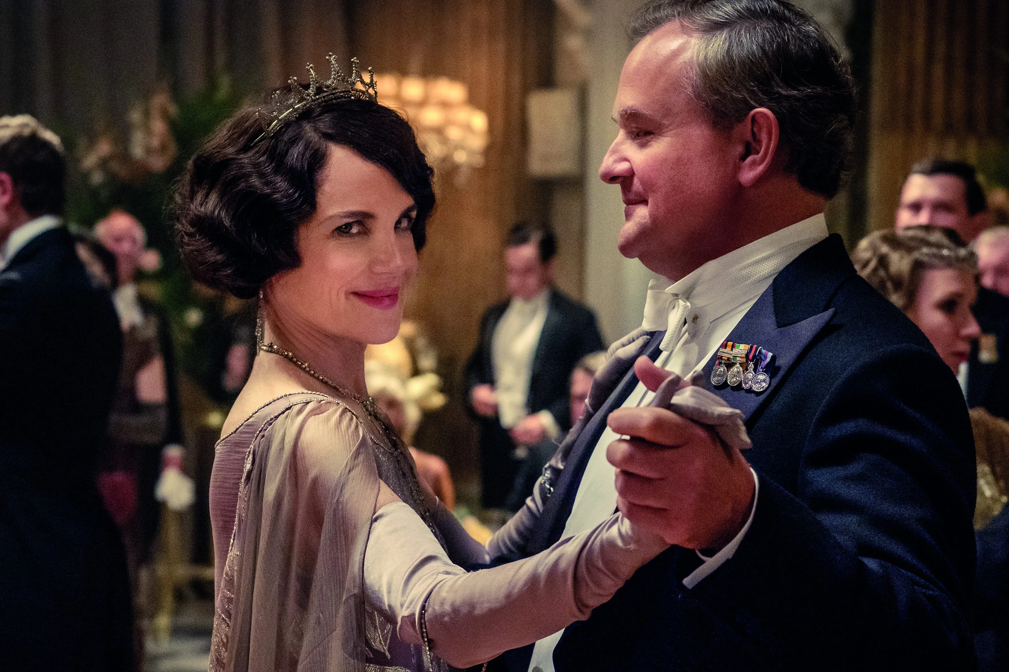 Elizabeth McGovern e Hugh Bonneville in DOWNTON ABBEY. Credit: Jaap Buitendijk / \\u00A9 2019 Focus Features, LLC