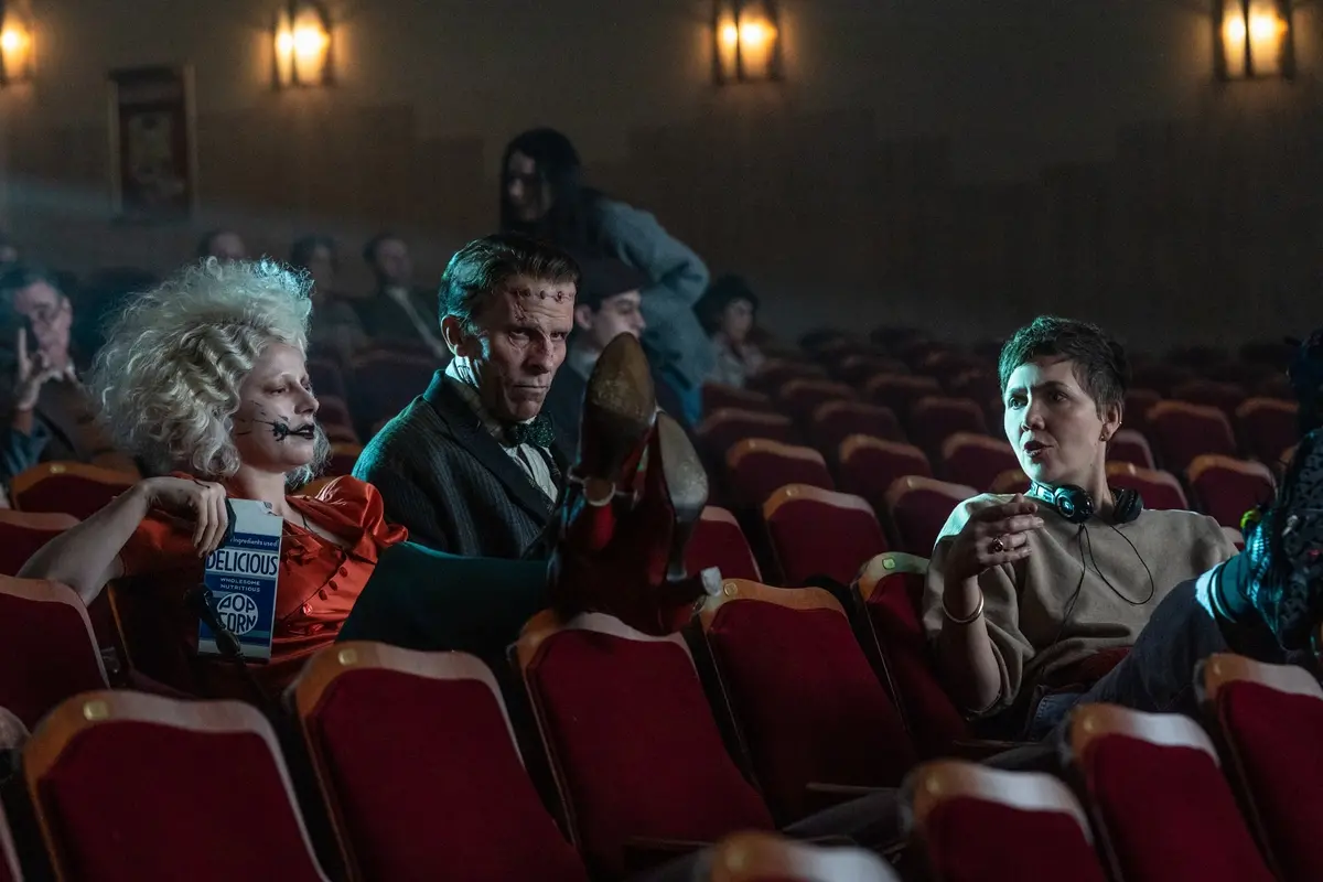 (L to r) Jessie Buckley, Christian Bale and director Maggie Gyllenhaal on the set of Warner Bros. Pictures THE BRIDE! , Niko Tavernise \\u00A9 2025 Warner Bros.