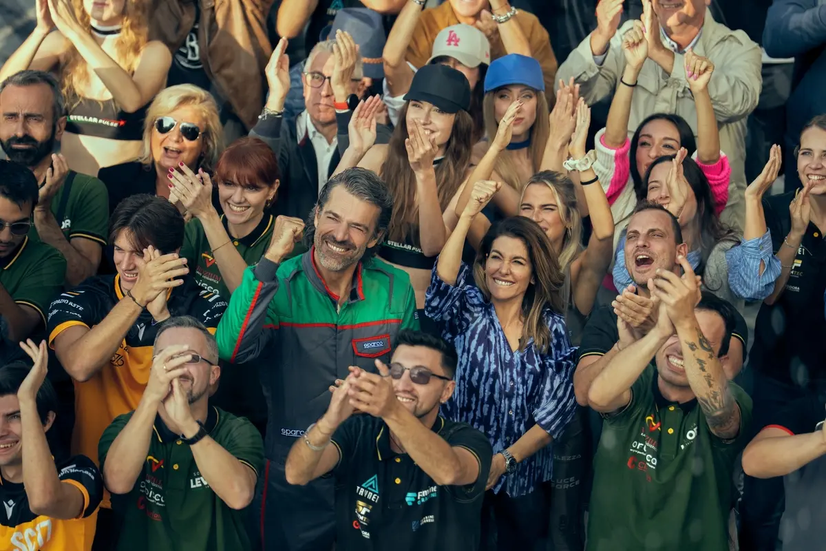 Motorvalley. (L to R) Luca Argentero as Arturo 'Barnie' Benini, Giulia Michelini as Elena Dionisi in episode 103 of Motorvalley. Cr. Enrico Bellinghieri/Netflix © 2026