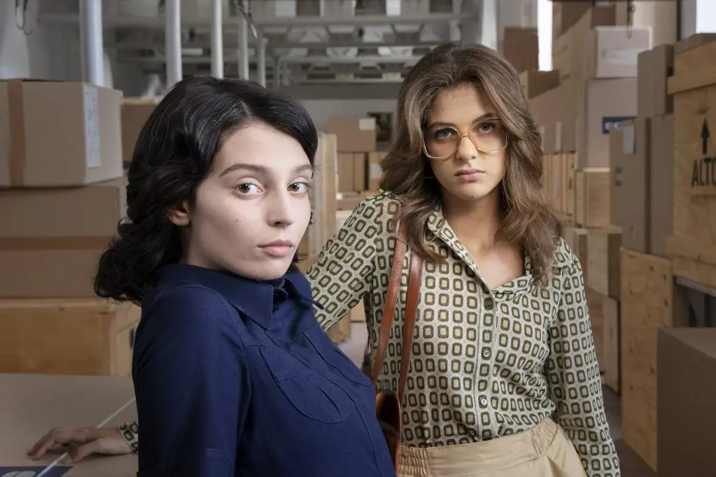 da sinistra Gaia Girace (Lila Cerullo) e Margherita Mazzucco (Elena Greco)