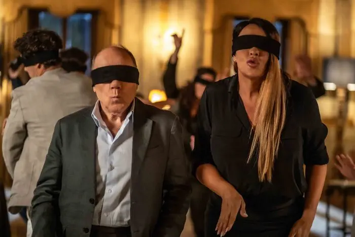 Carlo Verdone e Karla Sofía Gascón in Scuola di seduzione