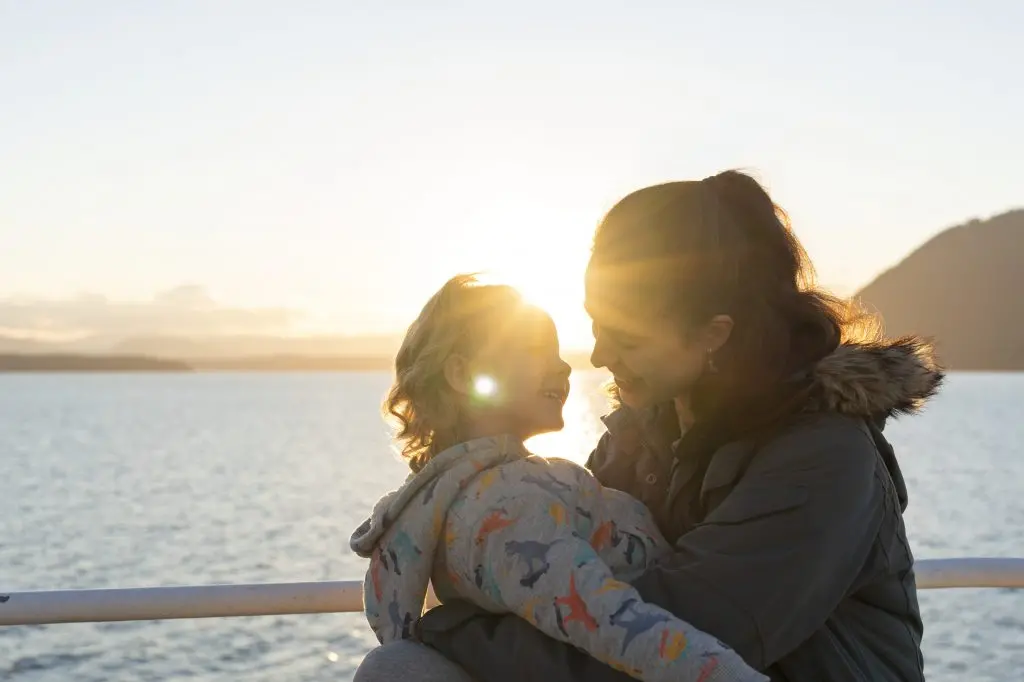 MAID (L to R) RYLEA NEVAEH WHITTET as MADDY and MARGARET QUALLEY as ALEX in episode 101 of MAID Cr. RICARDO HUBBS/NETFLIX \\u00A9 2021