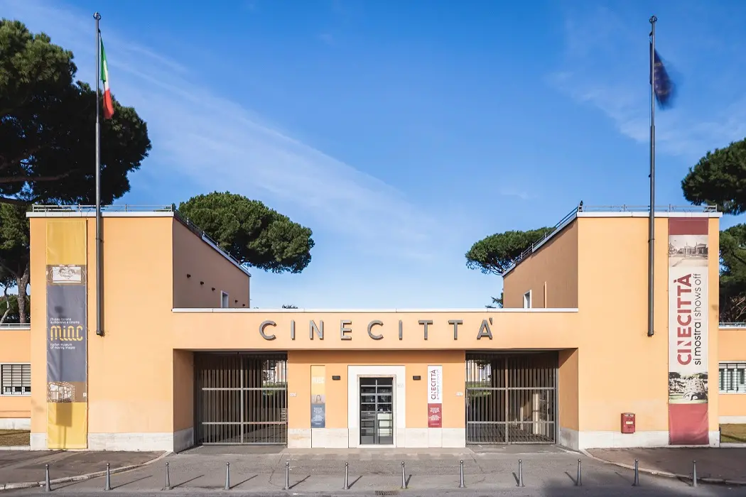 La storica entrata di Cinecitt\\u00E0 - @ AndreaMartella