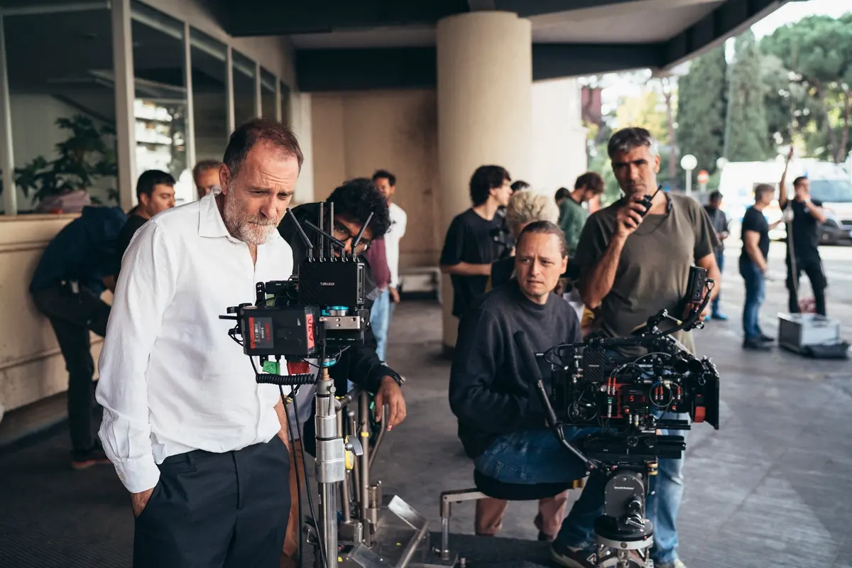 Valerio Mastandrea sul set di Nonostante - foto di Matteo Graia