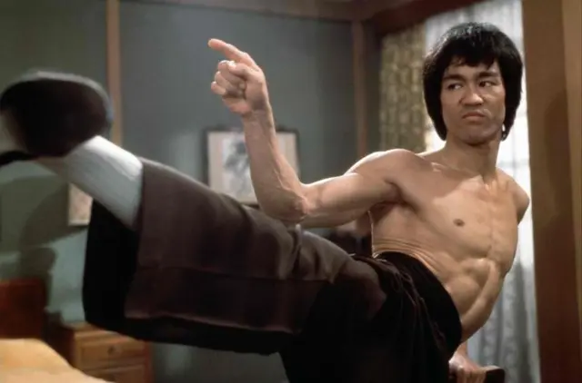 Bruce Lee in I tre dell'operazione Drago