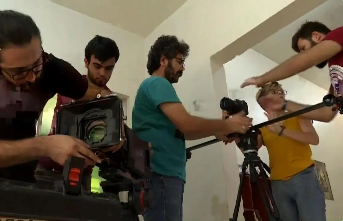 La scuola Rossellini è il terzo progetto formativo portato avanti da Fariborz Kamkari in questa parte di mondo: in precedenza erano nate la Scuola Fellini e la Scuola Pasolini nel Kurdistan iracheno