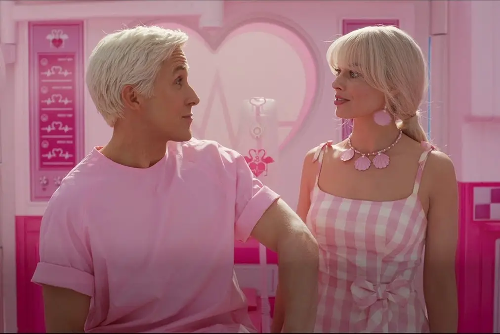 Ryan Gosling e Margot Robbie in Barbie \\u00A9 2022 Warner Bros. Entertainment Inc.