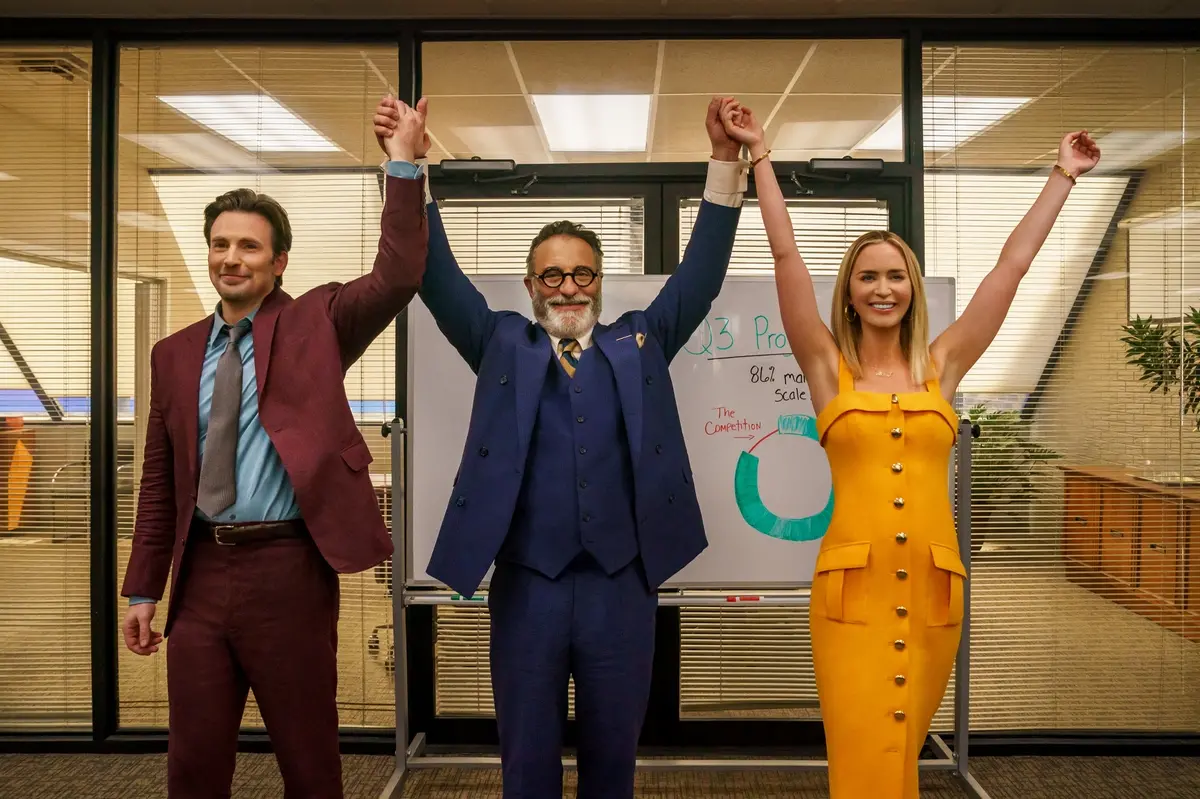 Chris Evans, Andy Garcia e Emily Blunt in Pain Hustlers - Il business del dolore. Cr. Brian Douglas/Netflix © 2023.