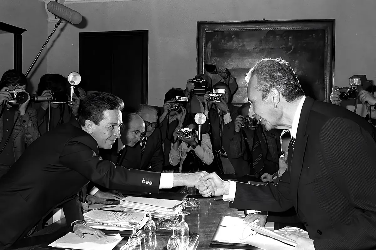 28 giugno 1977, La stretta di mano tra Enrico Berlinguer e Aldo Moro , ARCHIVIO STORICO LAPRESSE