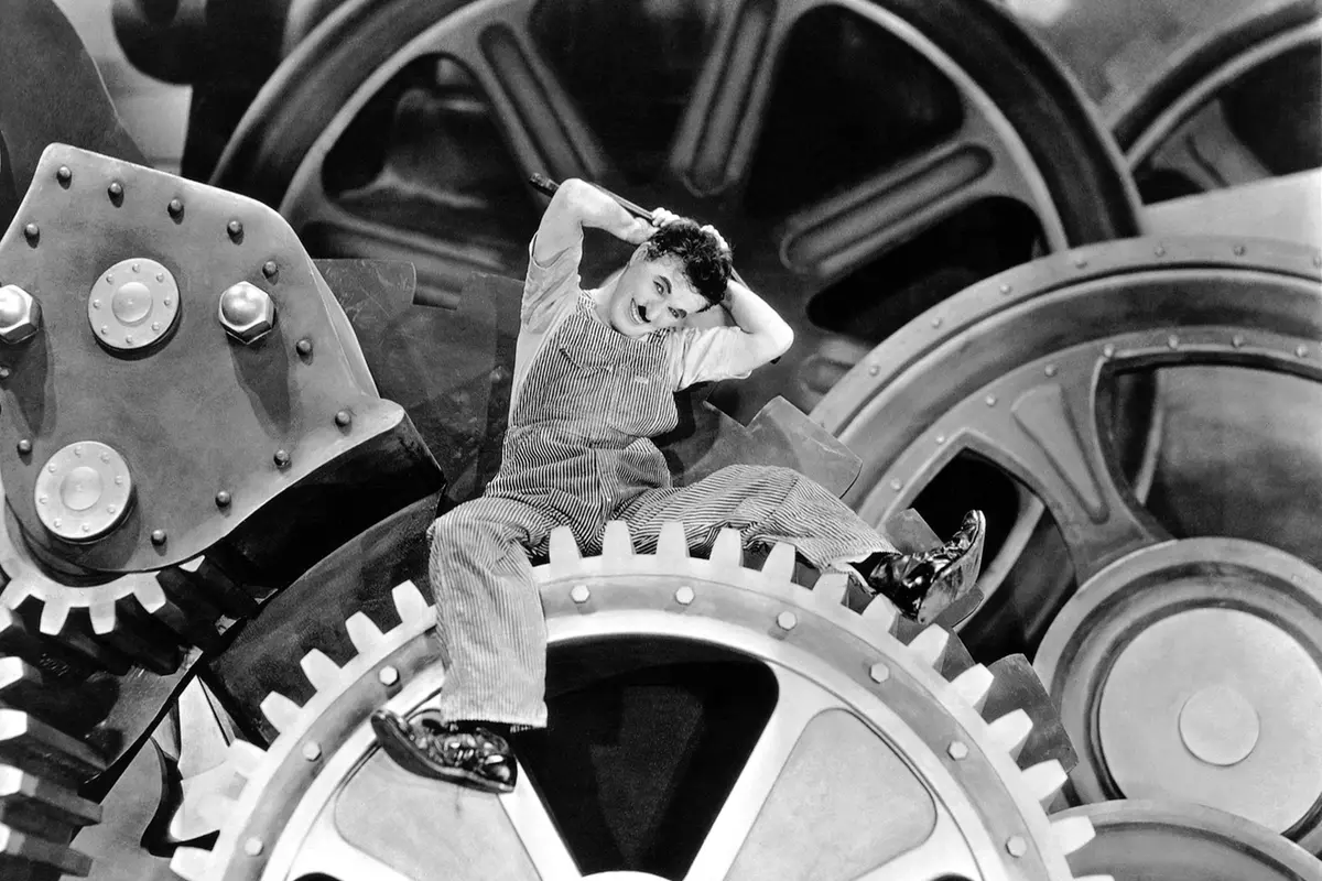Charlie Chaplin in Tempi moderni
