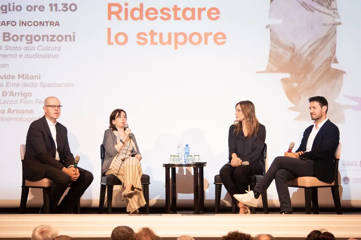 Davide Milani, Angela D'Arrigo, Lucia Borgonzoni e Gianluca Arnone sul palco del Lecco Film Fest (foto di Giovanni Bresciani)