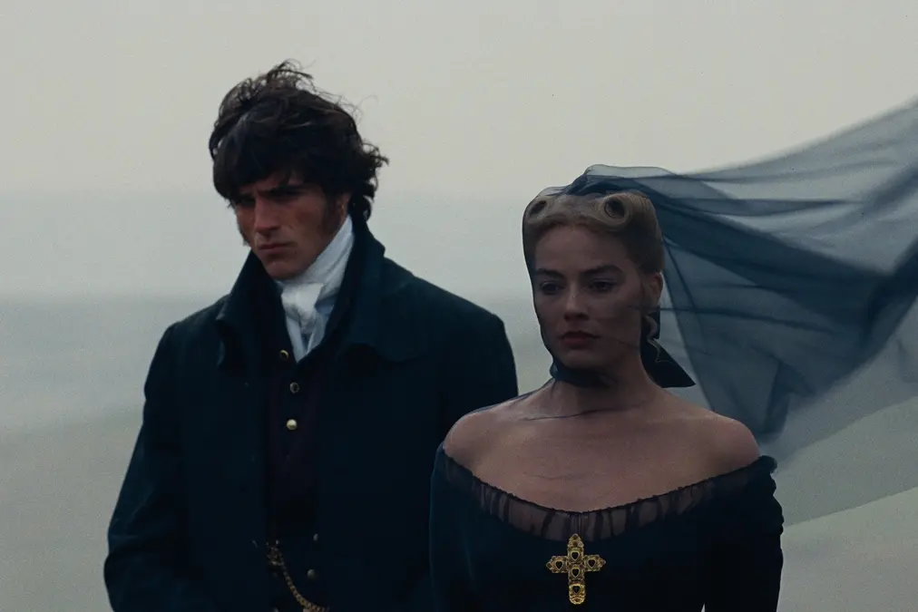 Jacob Elordi e Margot Robbie in \"Cime tempestose\" , Photo Courtesy Warner Bros. Pictures
