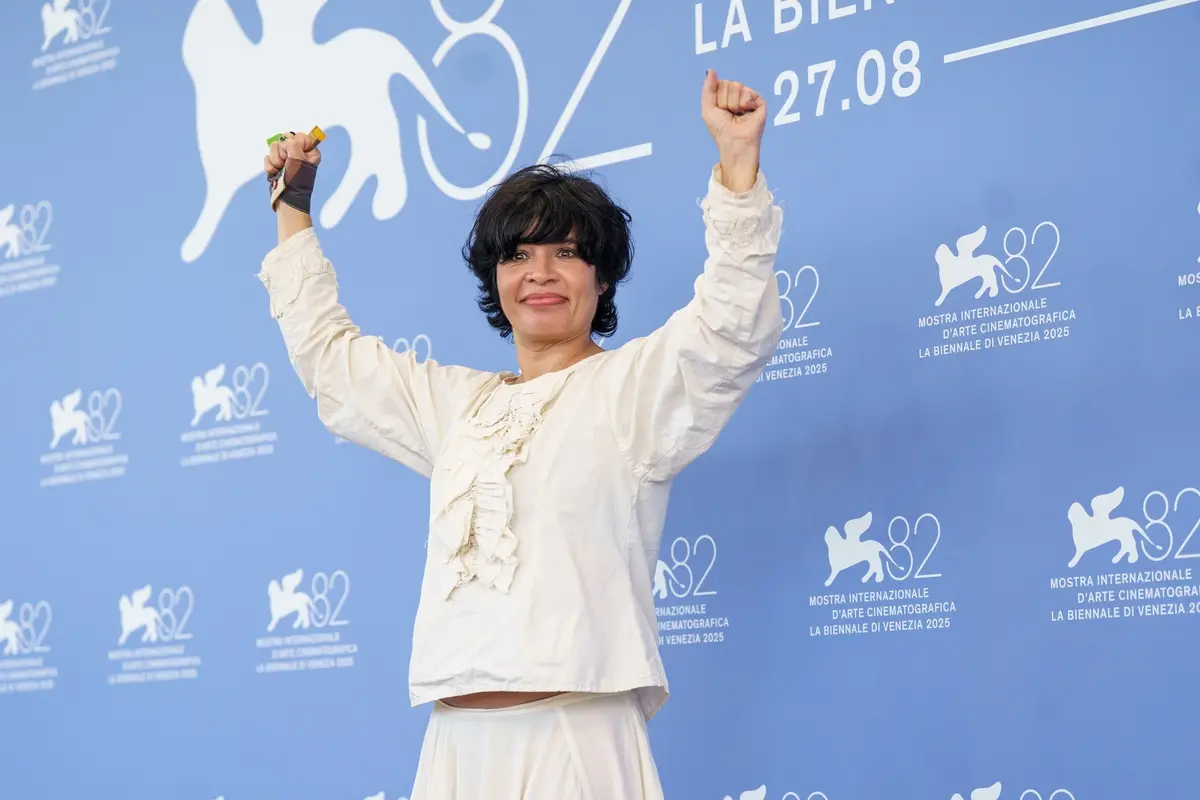 Teona Strugar Mitevska , Karen Di Paola