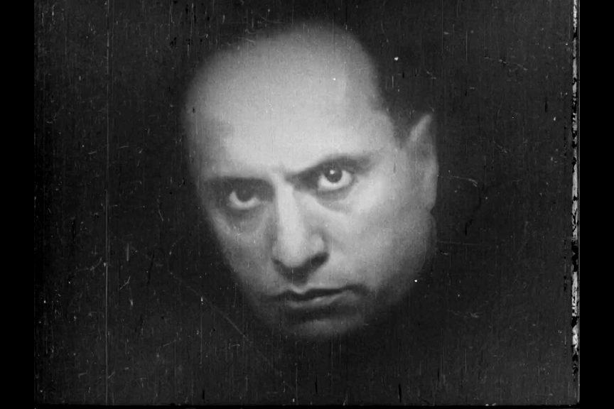Mussolini_nel Frame_del_film_A_Noi_da MARCIA SU ROMA_di_Mark_Cousin_frame_Archivio_Luce_