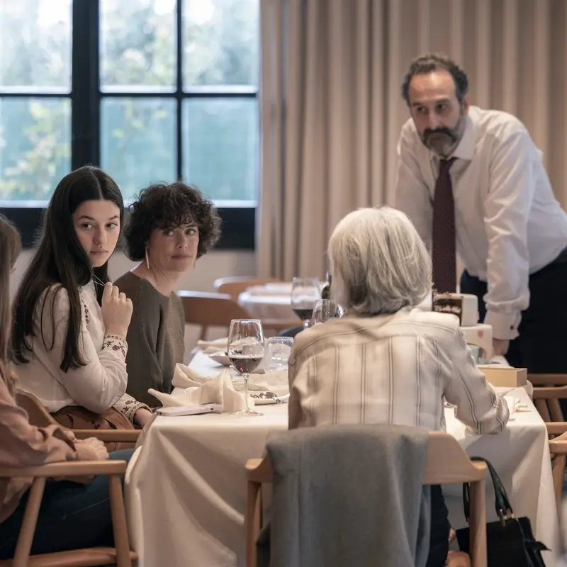 Los domingos, Alauda Ruiz de Azúa si avvicina al tema religioso con onestà e umanità