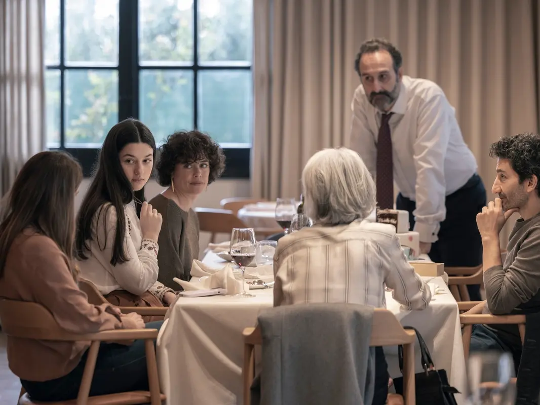 Los domingos, Alauda Ruiz de Azúa si avvicina al tema religioso con onestà, mostrando l’umanità dei personaggi