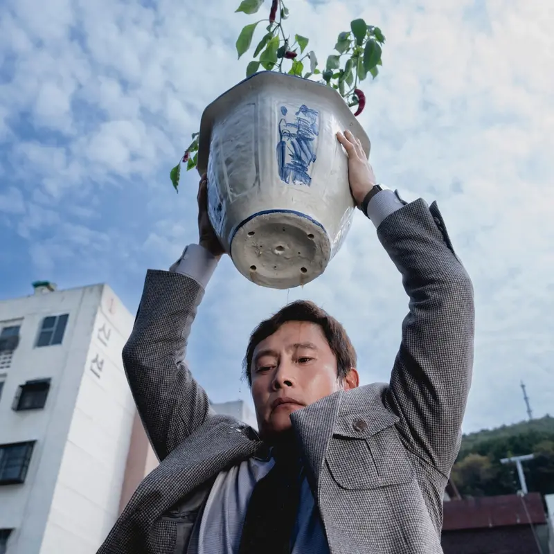 No Other Choice, Park tra dramma sociale e dark comedy, in Concorso